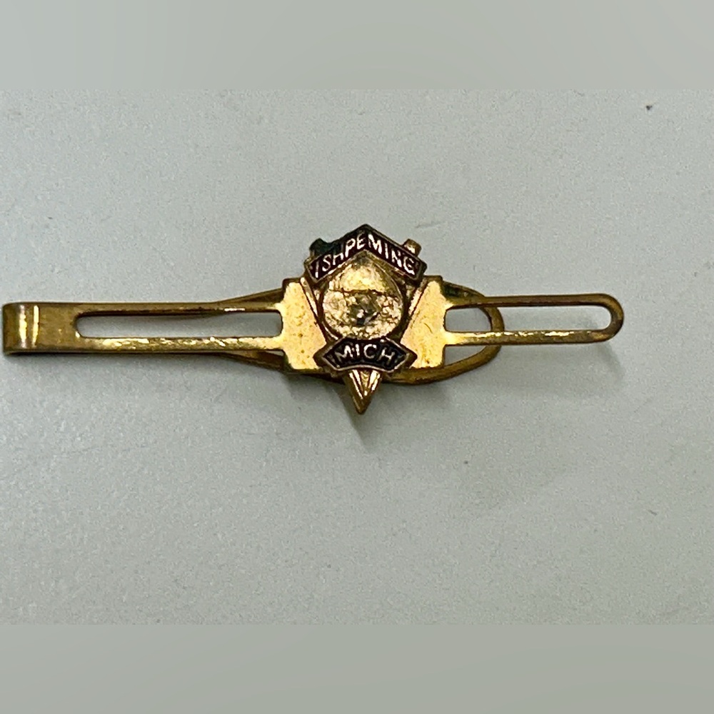 Early 20th Century Vintage Gold Tone ISHPEMING MICHIGAN Tie Bar Clip